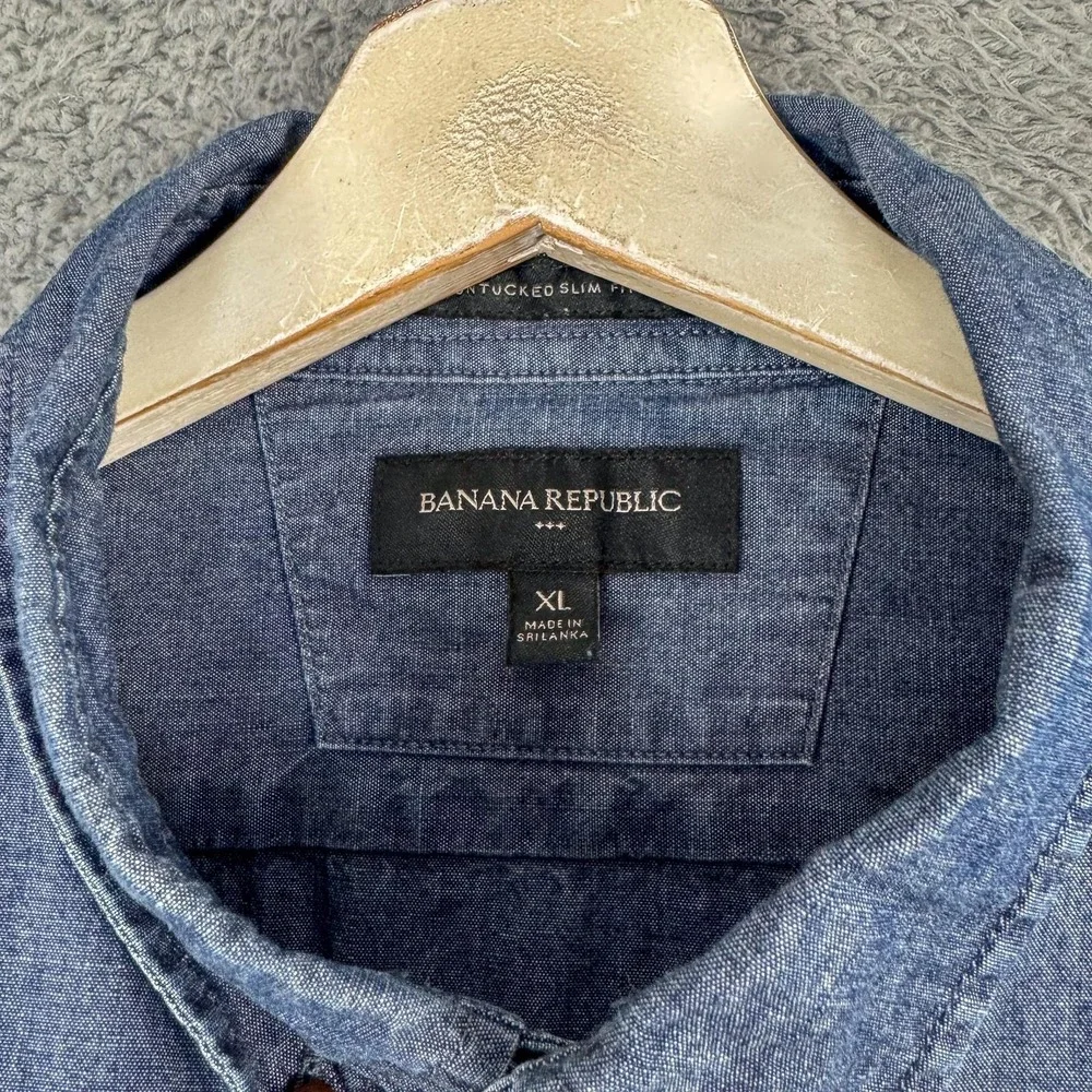 Banana Republic Shirt Mens XL Blue Chambray Untucked Slim Fit Button Down Cotton